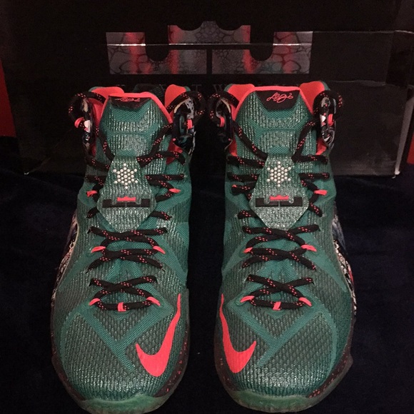 Men’s Nike Lebron 12 “Christmas” - Picture 2 of 5